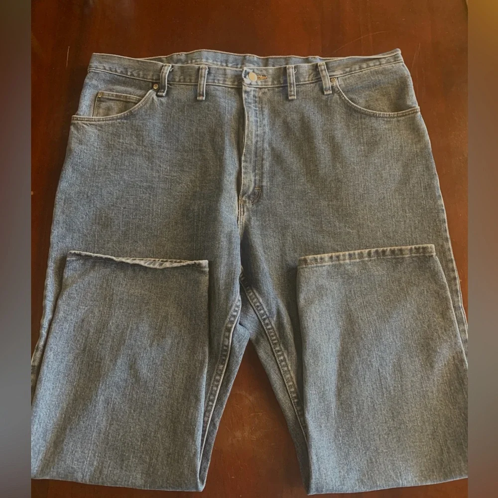 Wrangler Men’s Relaxed Fit Jeans - Picture 4 of 9